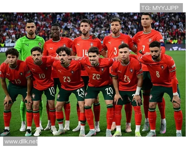 足球明星照片精选展示让你领略球场风采与个人魅力的完美结合